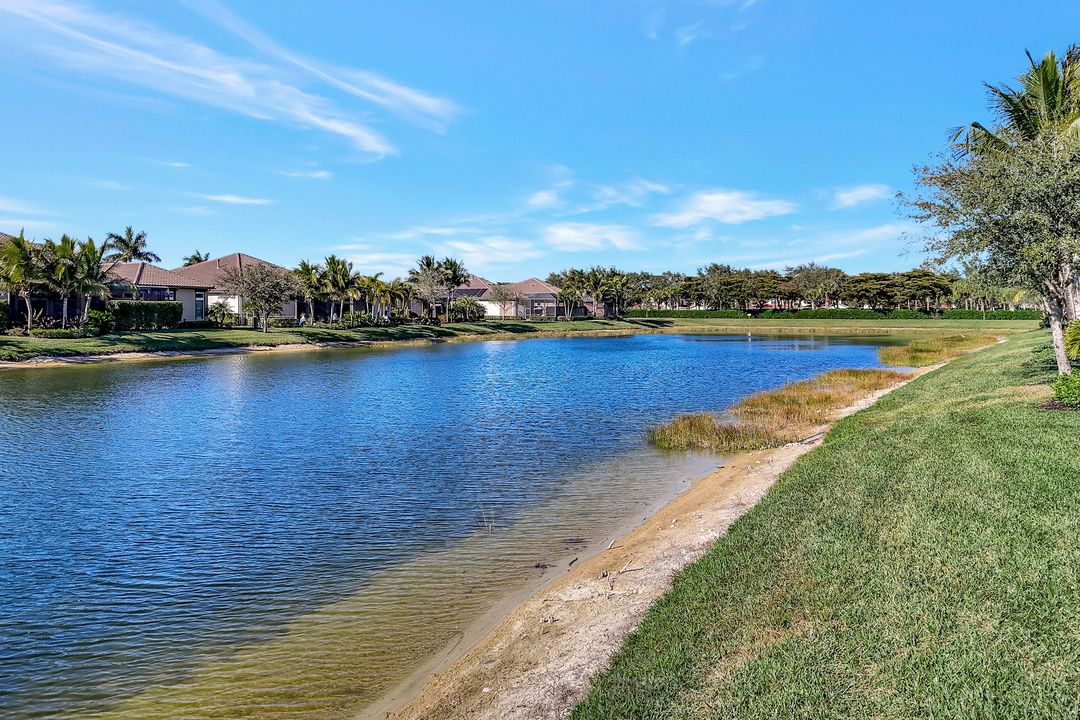 3181 Olympia Ln, Naples, FL 34114