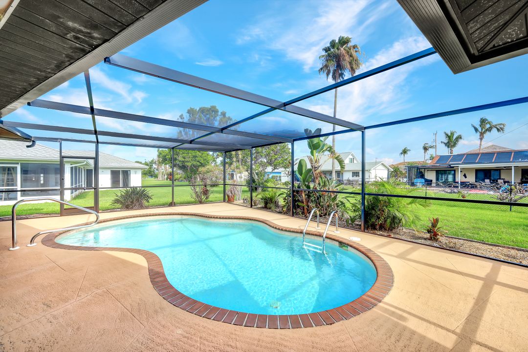 701 SW 52nd St, Cape Coral, FL 33914