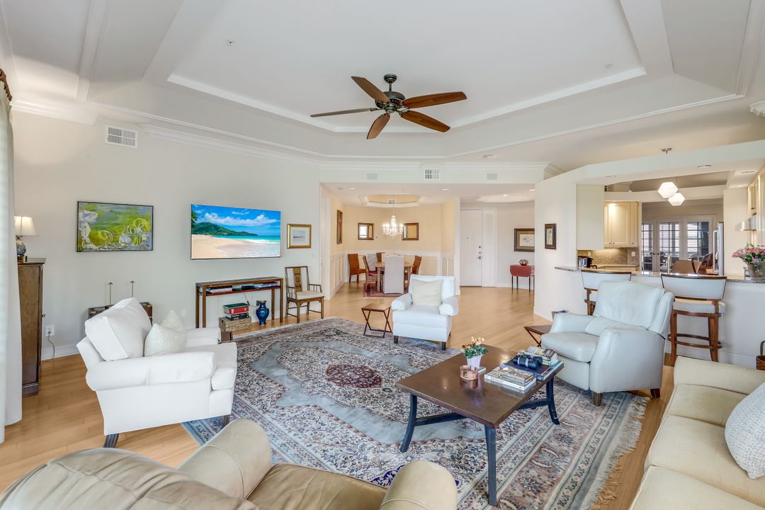 1895 Les Chateaux Blvd #302, Naples, FL 34109