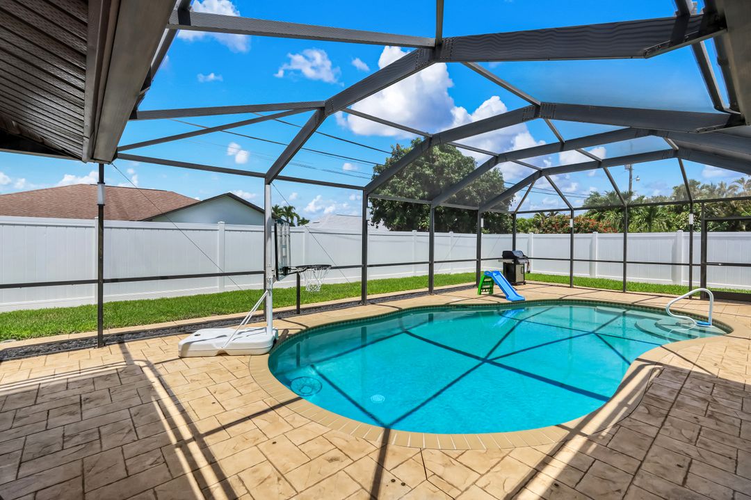 4548 SE 11th Pl, Cape Coral, FL 33904
