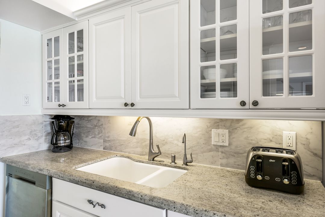 2750 Gulf Shore Blvd N #402, Naples, FL 34103