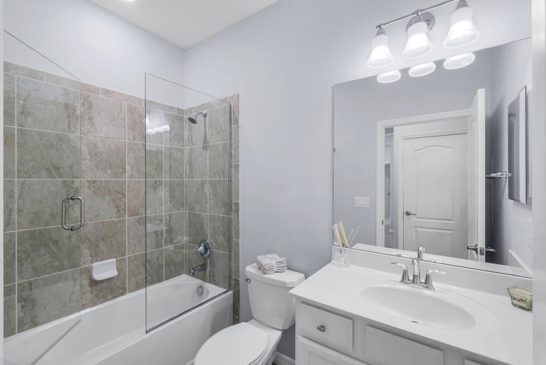 9445 Glenforest Dr, Naples, FL 34120