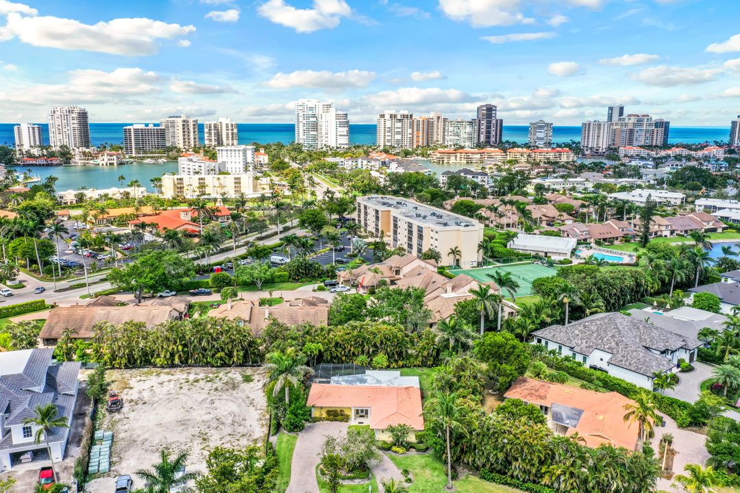 723 Willowhead Dr, Naples, FL 34103