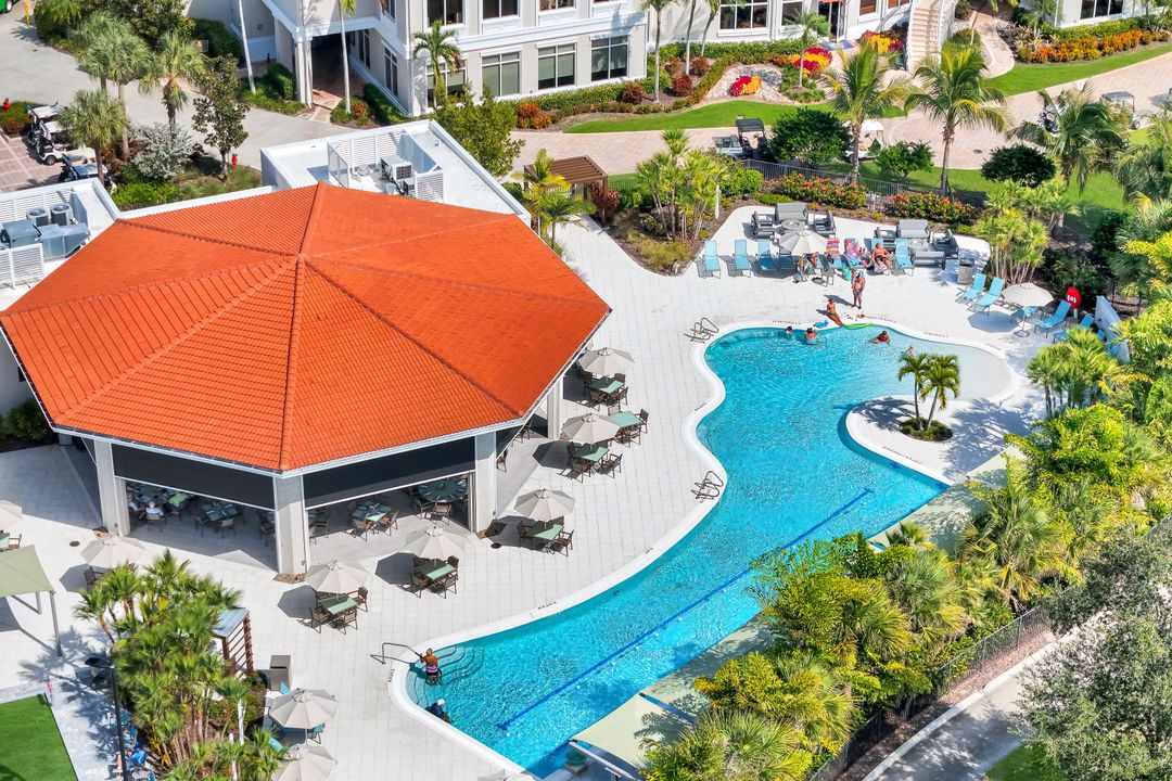 5092 Cerromar Dr, Naples, FL 34112