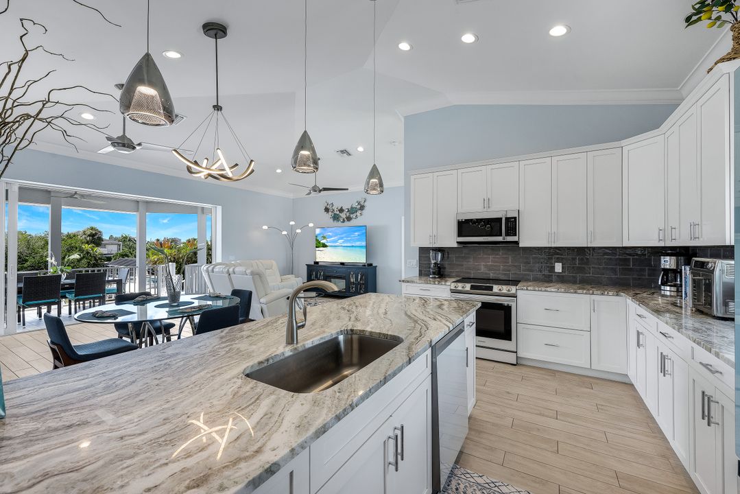 117 Sand Dollar Dr, Fort Myers Beach, FL 33931