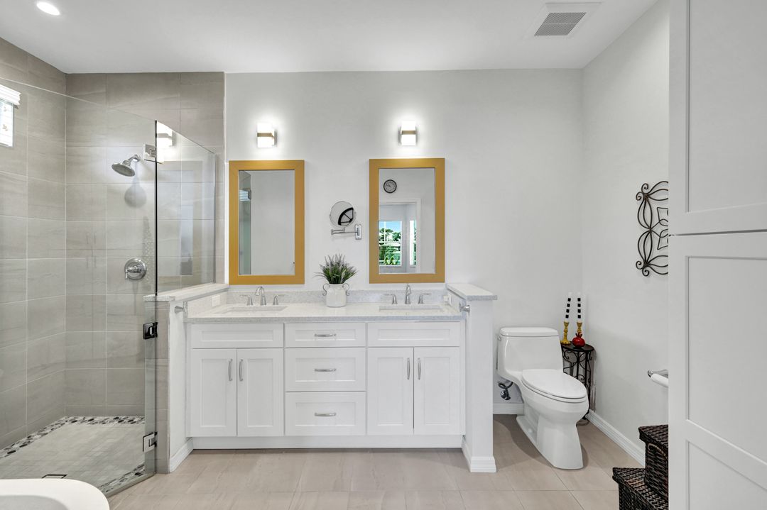 484 Crossfield Cir, Naples, FL 34104