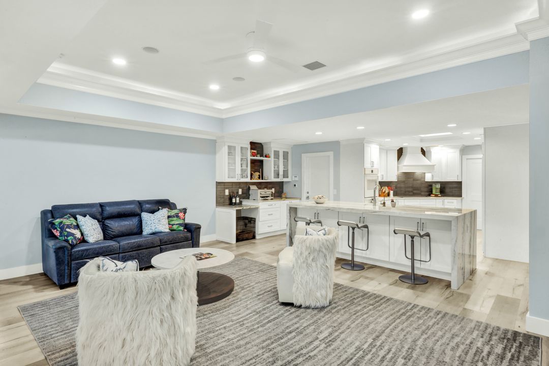 557 Parkwood Ln, Naples, FL 34103