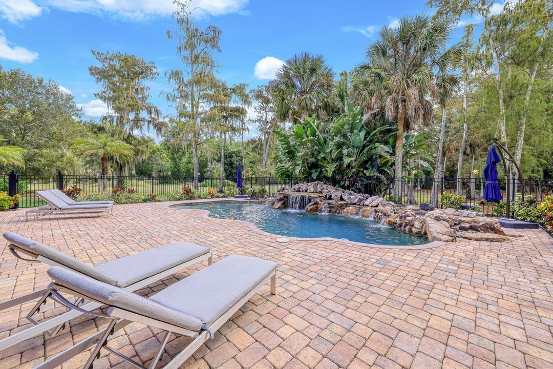 6036 Cedar Tree Ln, Naples, FL 34116