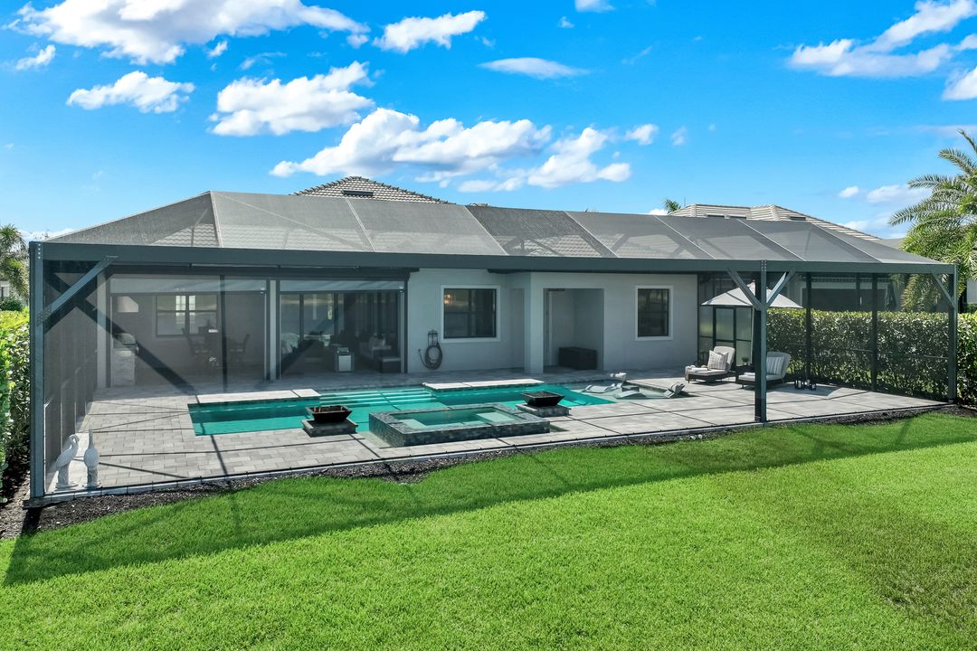 9577 Everglades Dr, Naples, FL 34120