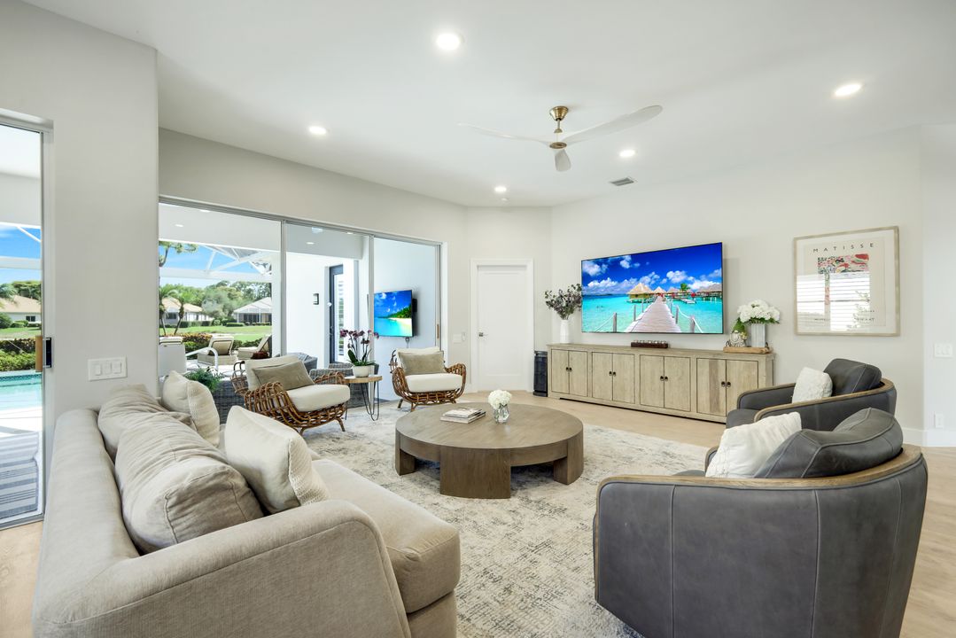 8586 Gleneagle Way, Naples, FL 34120