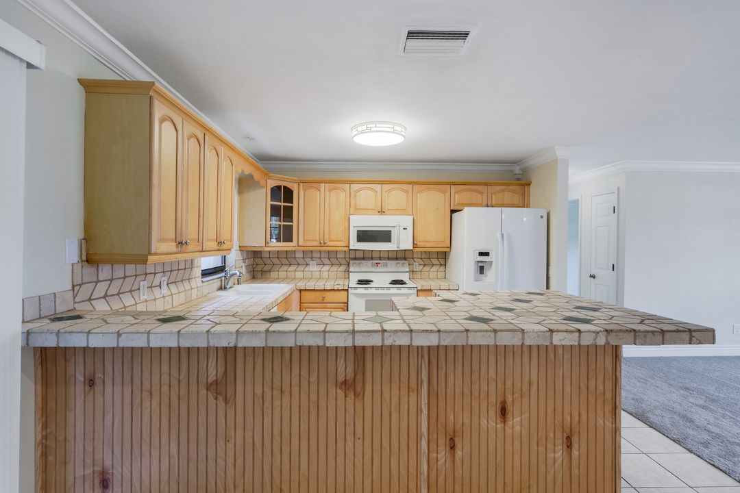 9052 Murcott Dr W, Fort Myers, FL 33967