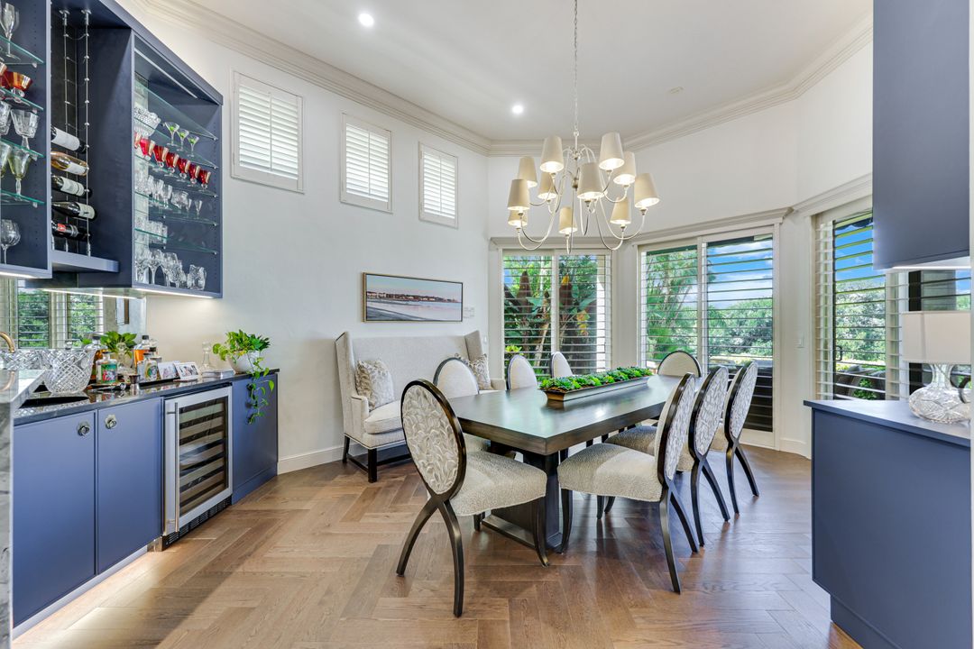 7913 Via Vecchia, Naples, FL 34108