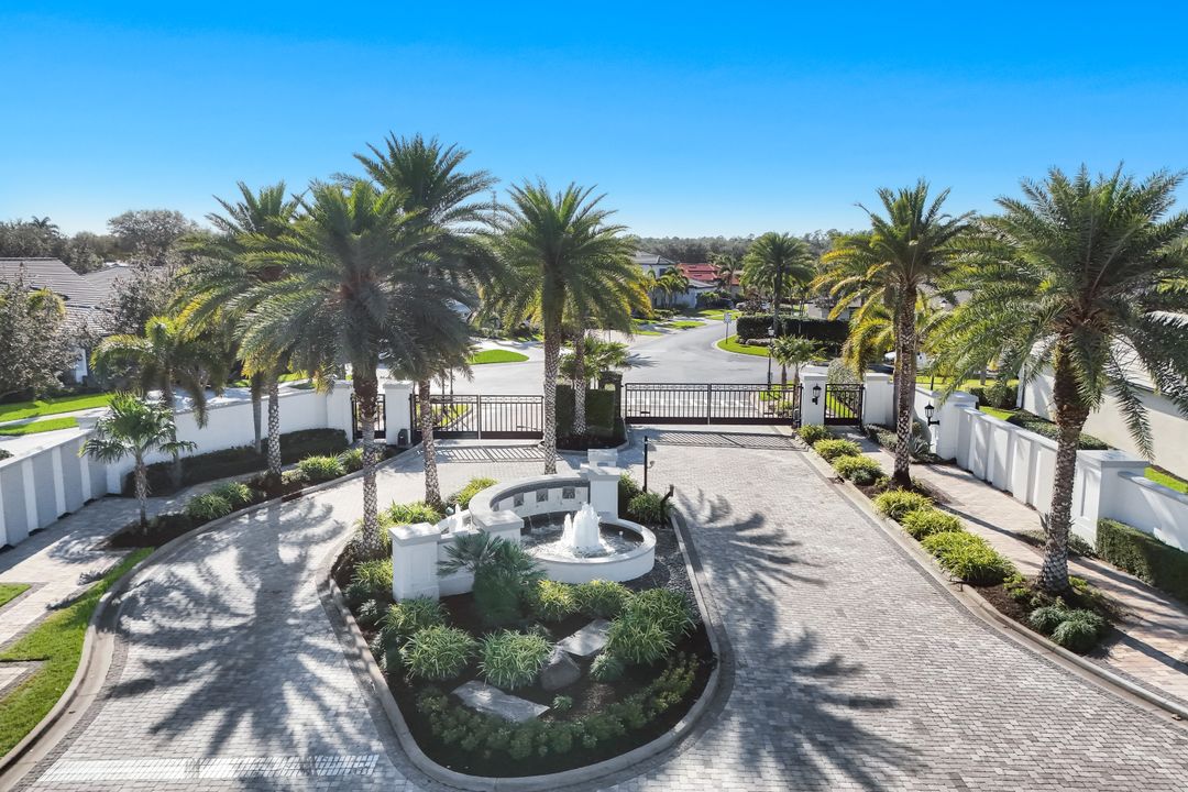 10126 Palazzo Dr, Naples, FL 34119
