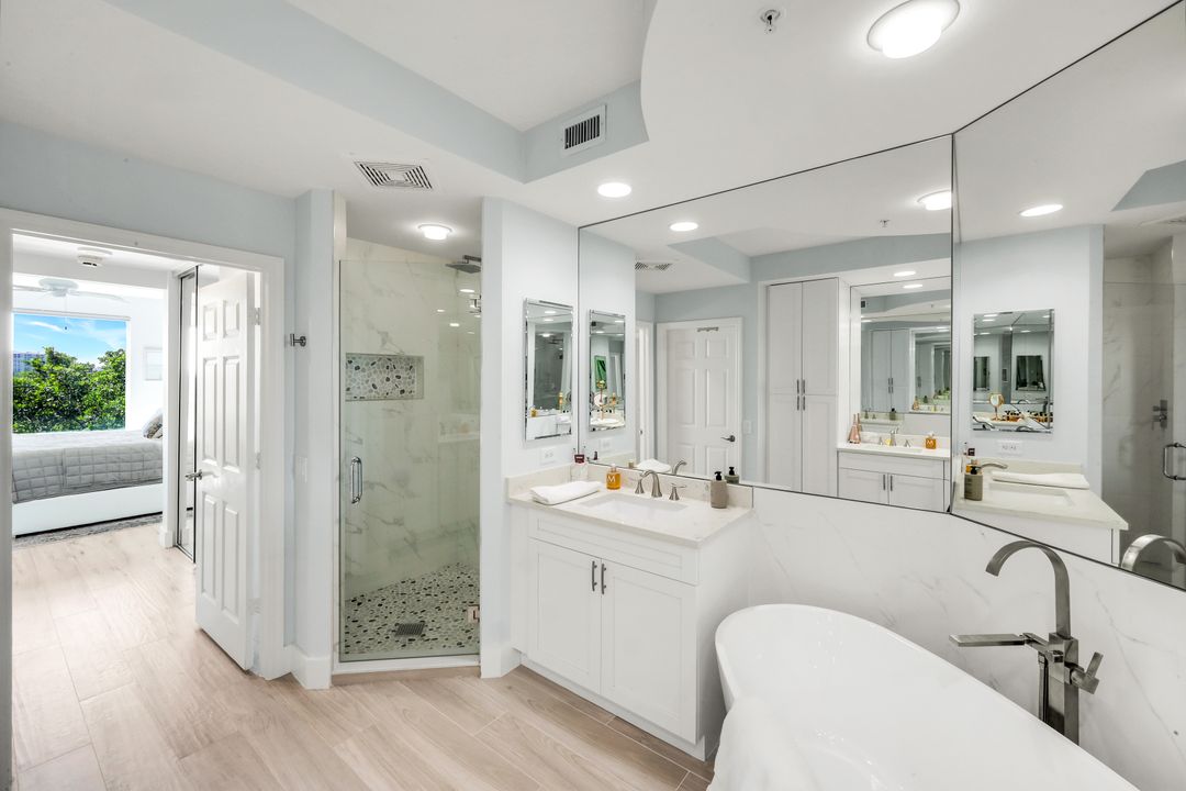 425 Cove Tower Dr #403, Naples, FL 34110