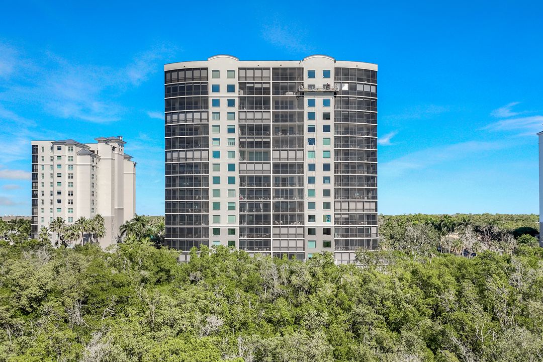 425 Cove Tower Dr #403, Naples, FL 34110