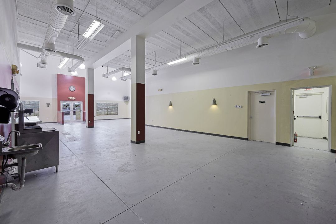 11387 Tamiami Trail E, Naples, FL 34113