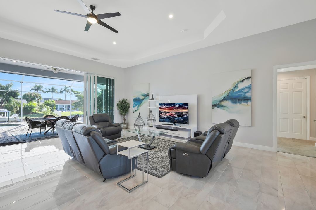 4909 Seville Ct, Cape Coral, FL 33904