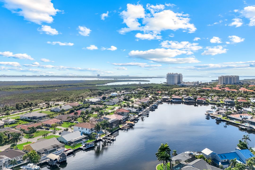 5743 SW 9th Ct, Cape Coral, FL 33914