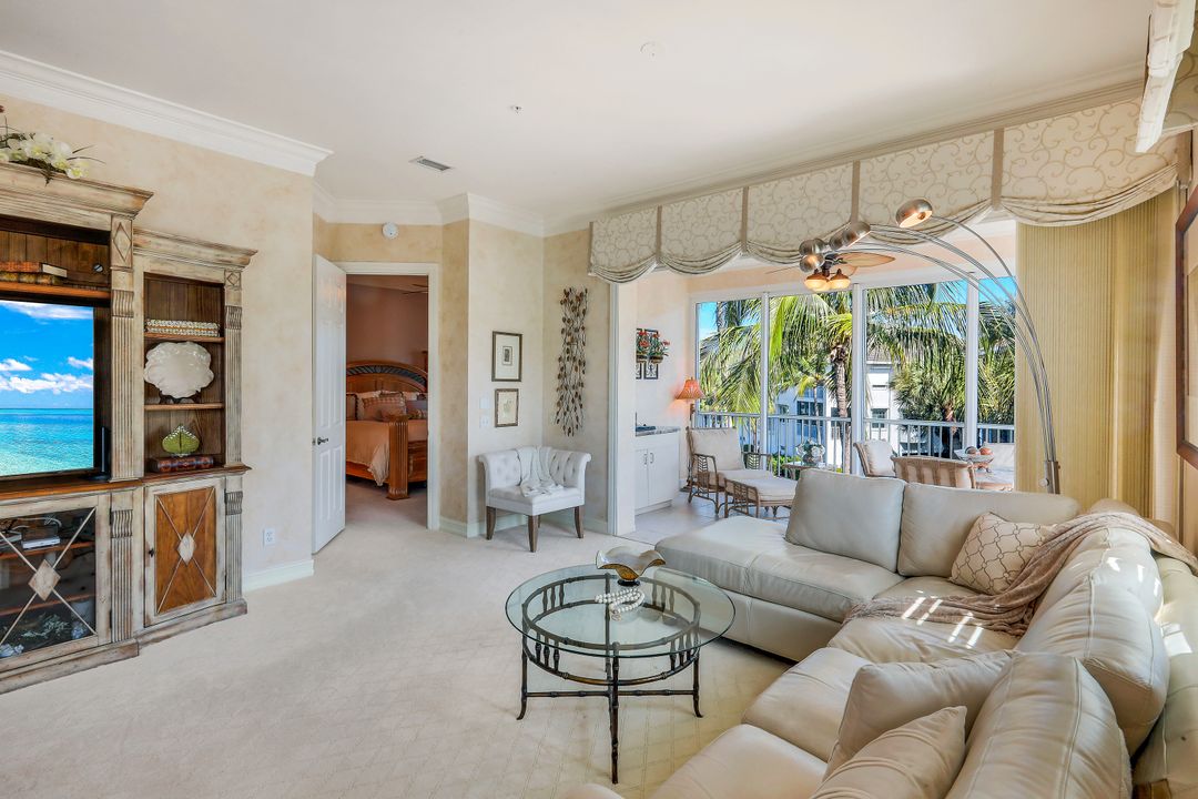 775 Bentwater Cir #204, Naples, FL 34108