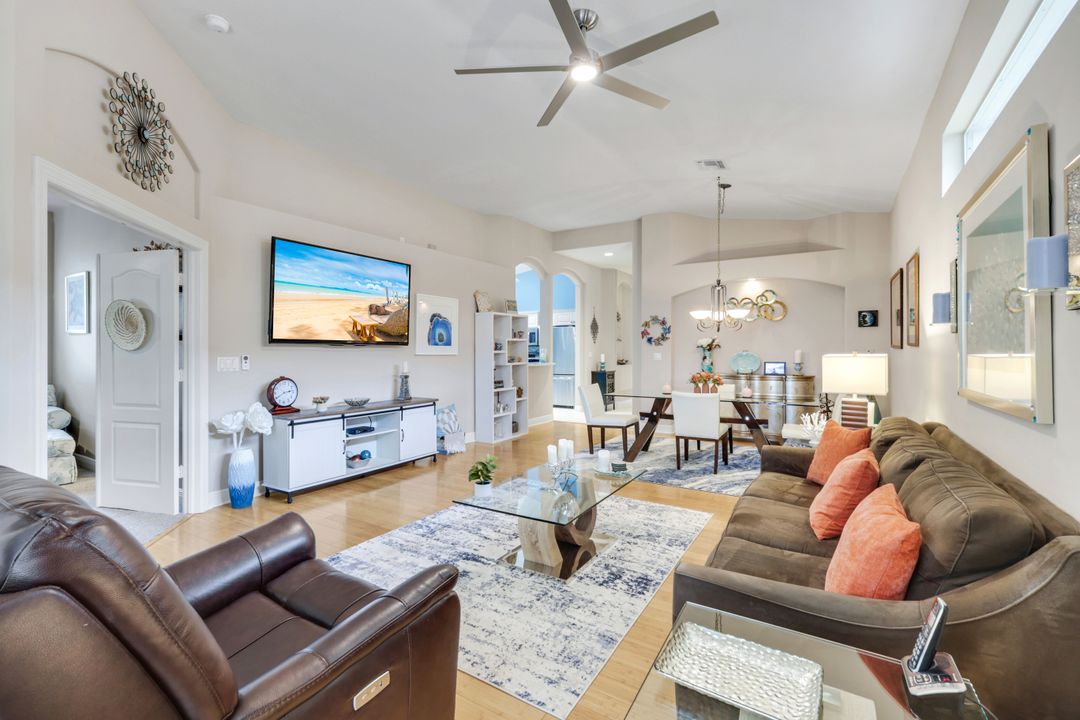 8683 Ibis Cove Cir, Naples, FL 34119