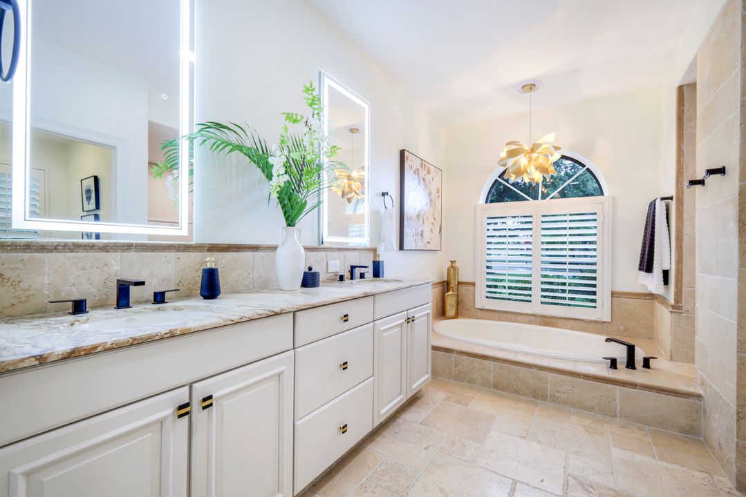 11819 Warbler Ct, Naples, FL 34119