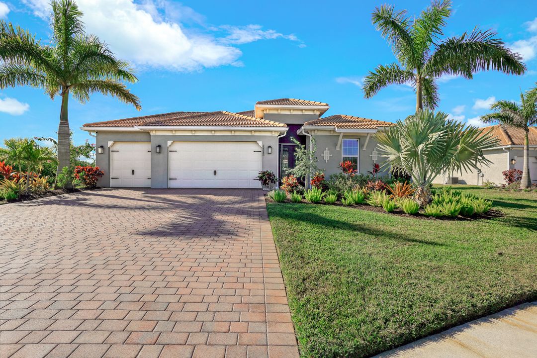 18680 Ensenada Dr, Naples, FL 34114