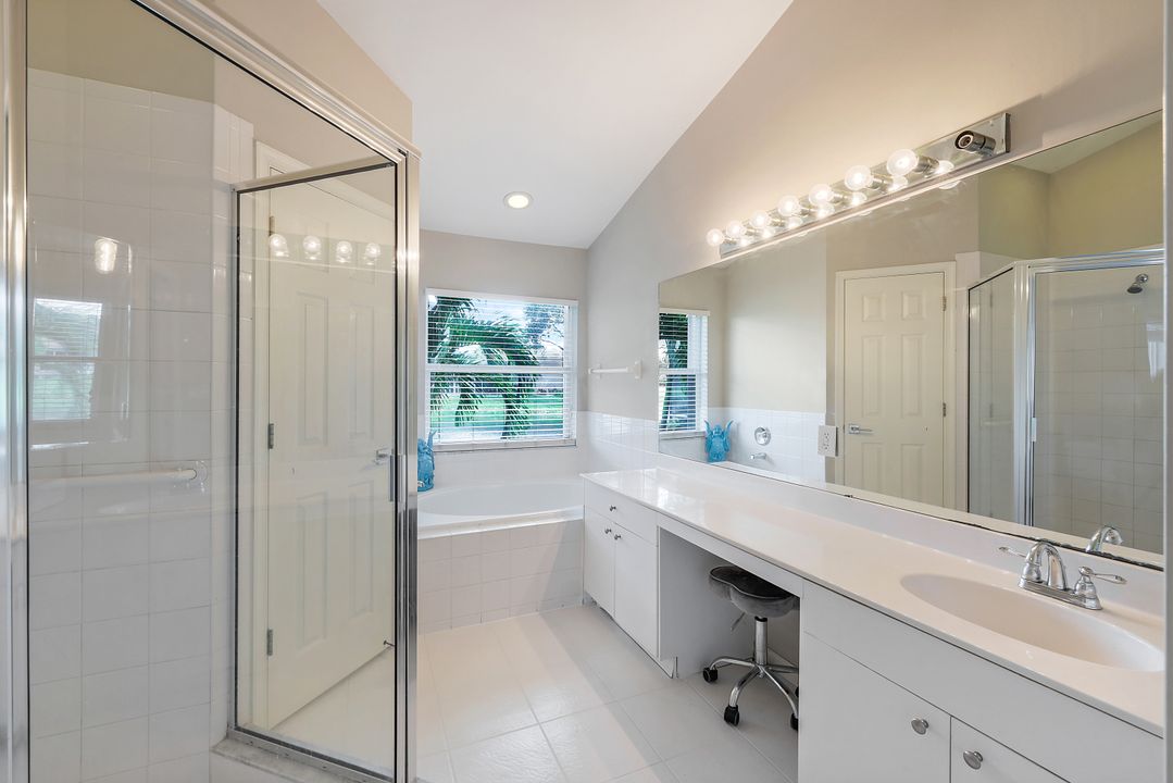 2520 Grove Isle Ct, Naples, FL 34109