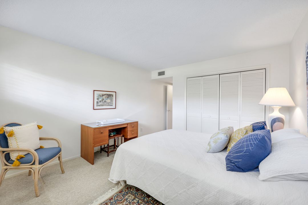 280 2nd Ave S #103, Naples, FL 34102