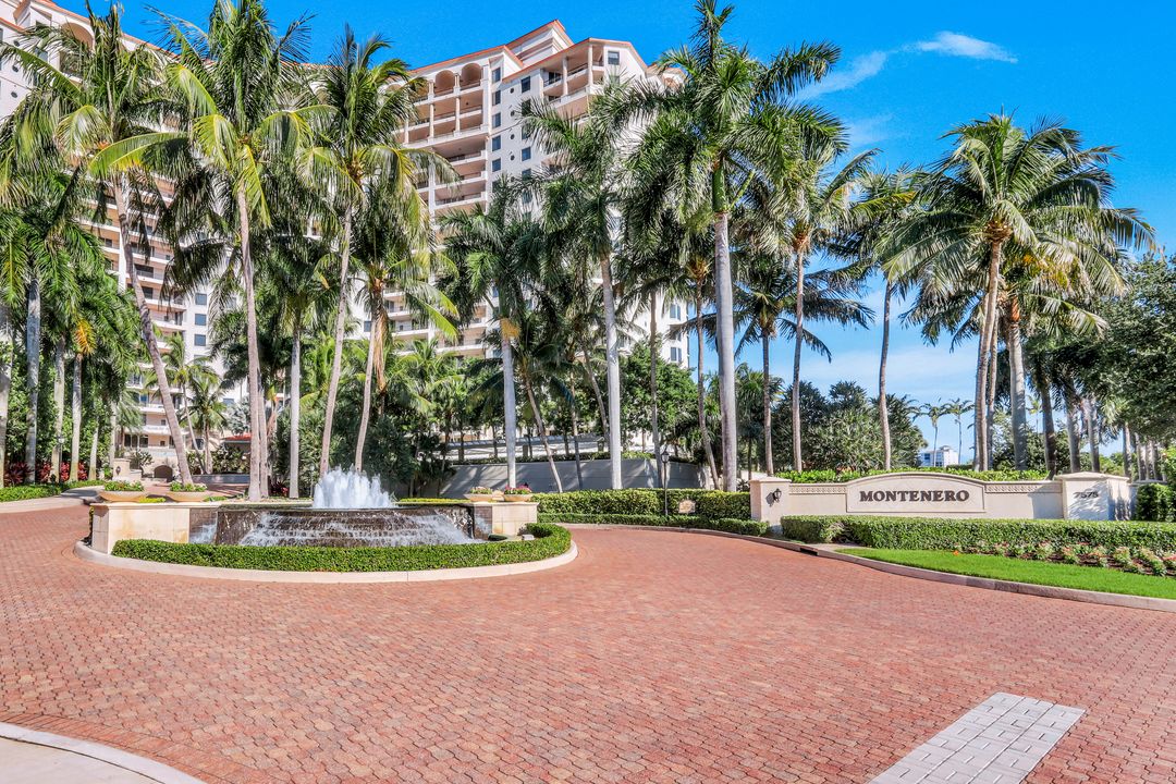 Pelican Bay Blvd, Pelican Bay, FL 34108