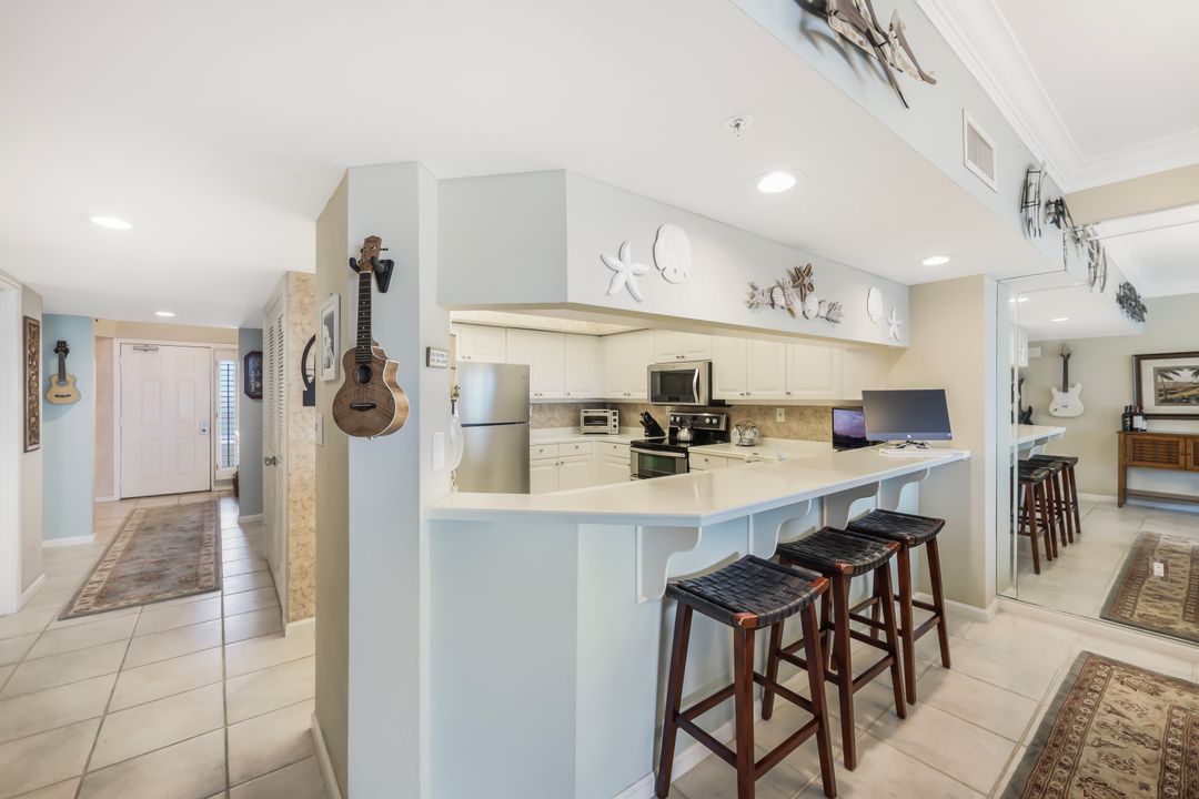 21 Bluebill Ave  #B-1102, Naples, FL 34108