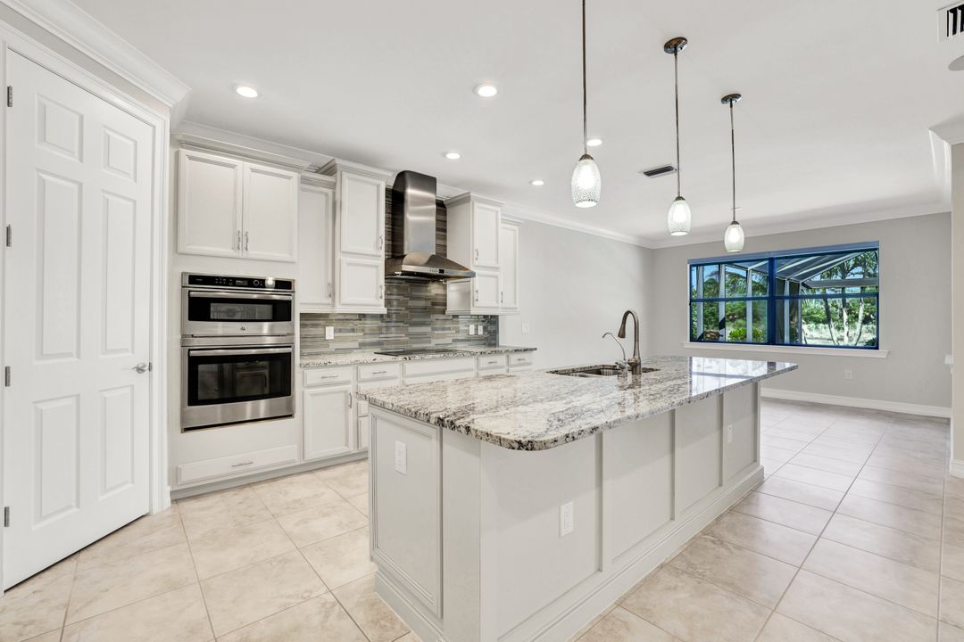 1621 Songbird Ct, Naples, FL 34120