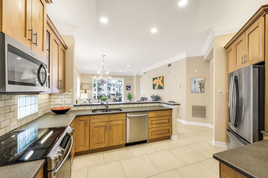 805 Bentwater Cir #101, Naples, FL 34108