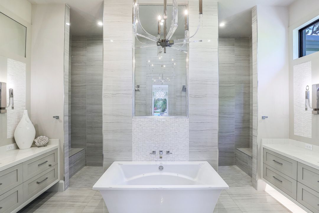 125 Caribbean Rd, Naples, FL 34108