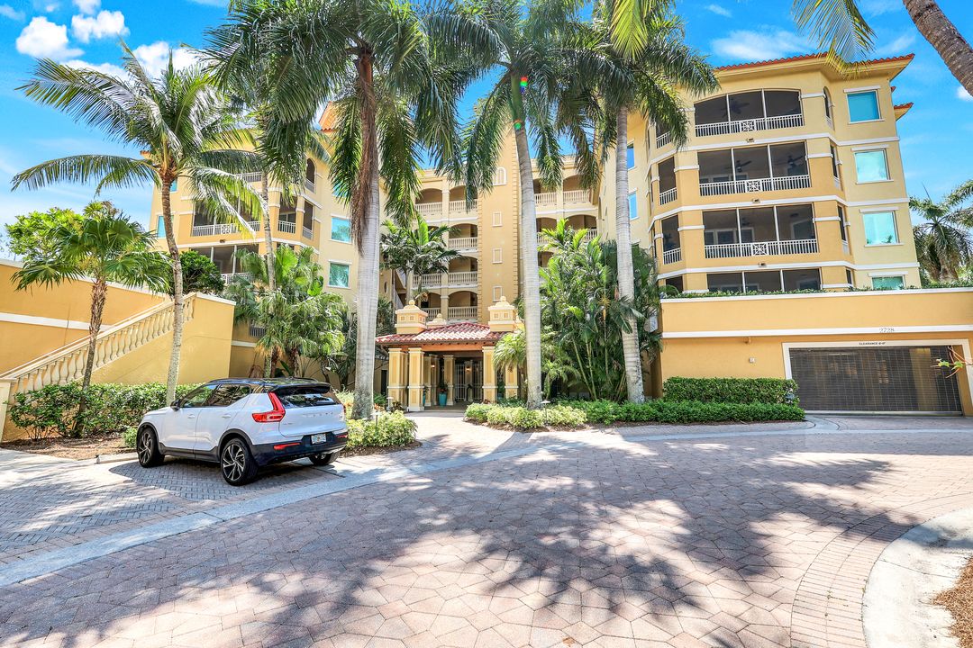 2728 Tiburon Blvd E #403, Naples, FL 34109