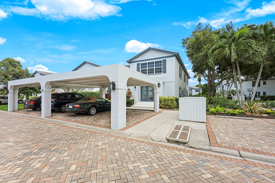 824 Tanbark Dr #204, Naples, FL 34108