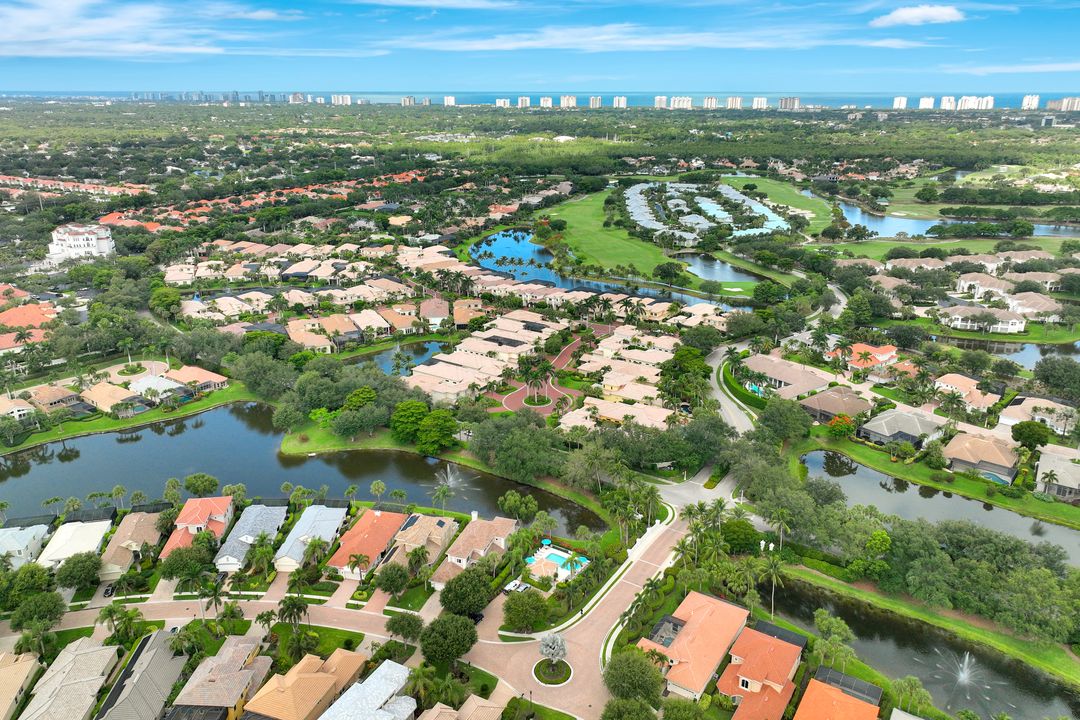 9209 Troon Lakes Dr, Naples, FL 34109