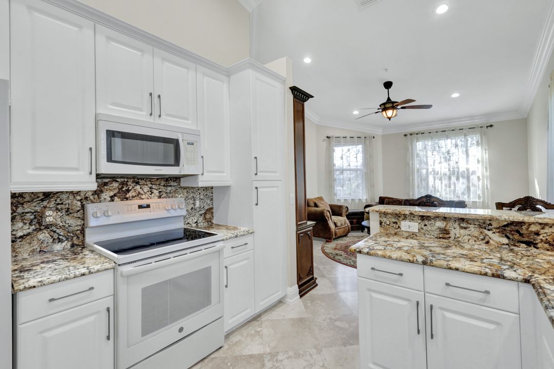 1345 Mariposa Cir #204, Naples, FL 34105