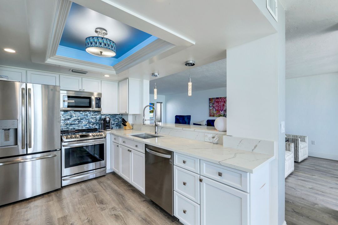 10475 Gulf Shore Dr APT 144, Naples, FL 34108