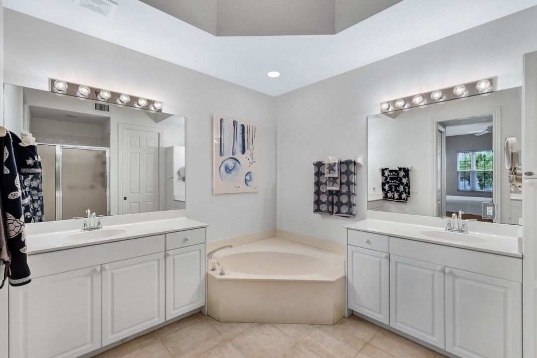820 Bentwater Cir #101, Naples, FL 34108