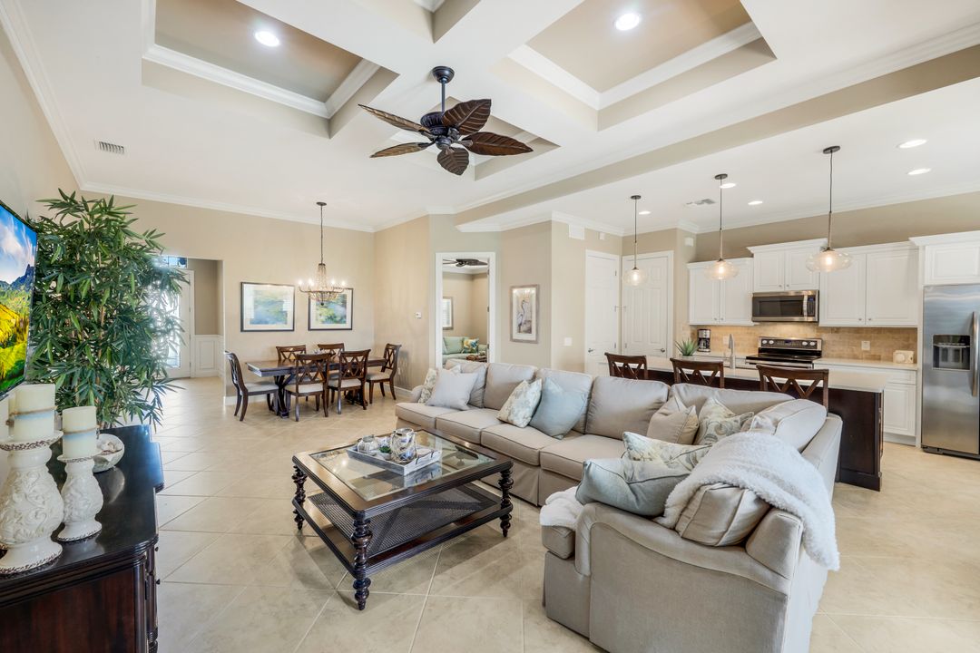 9112 Siesta Bay Dr, Naples, FL 34120