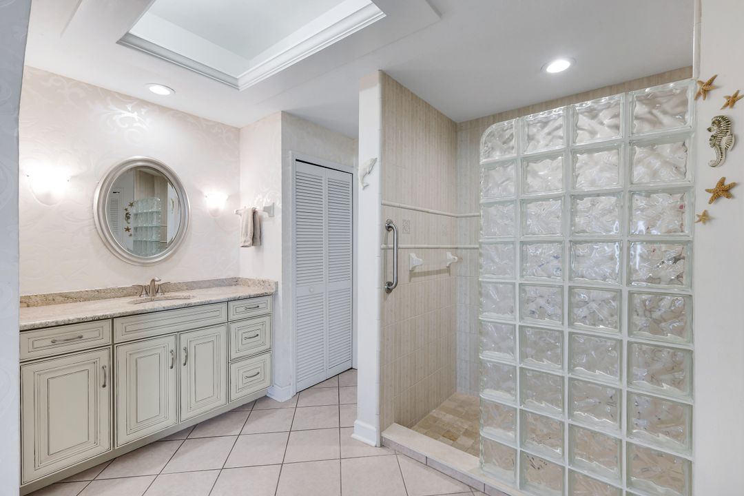 16111 Forest Oaks Dr, Fort Myers, FL 33908