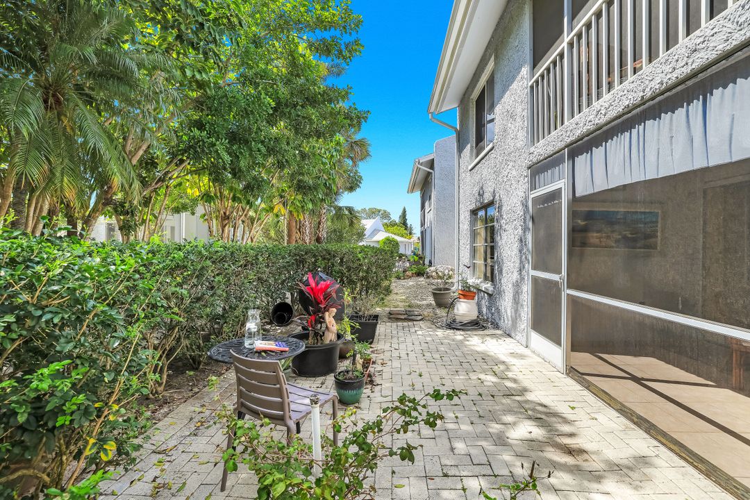 12 Watercolor Cir #12, Naples, FL 34113