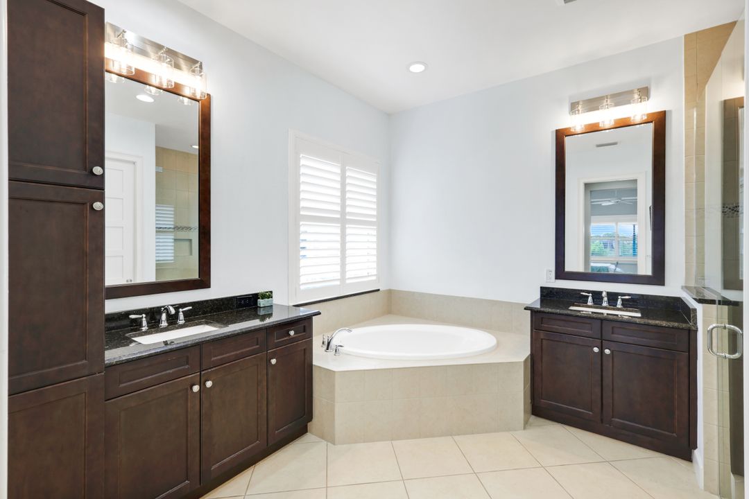 5052 Martinique Dr, Naples, FL 34113