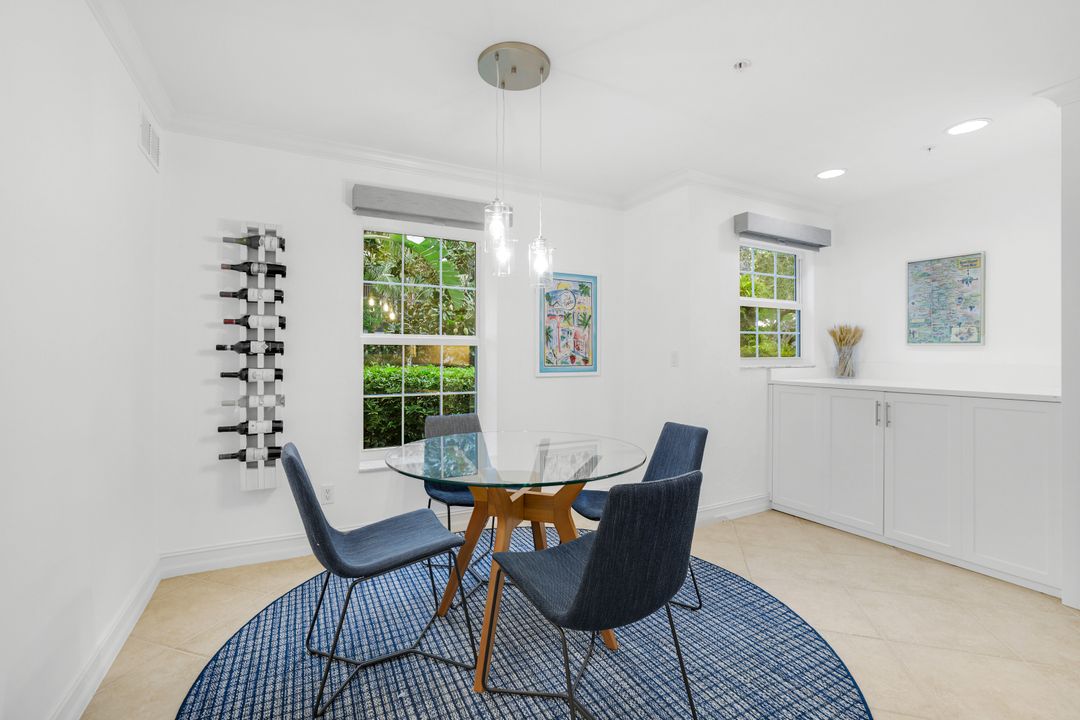 376 3rd St S #102, Naples, FL 34102