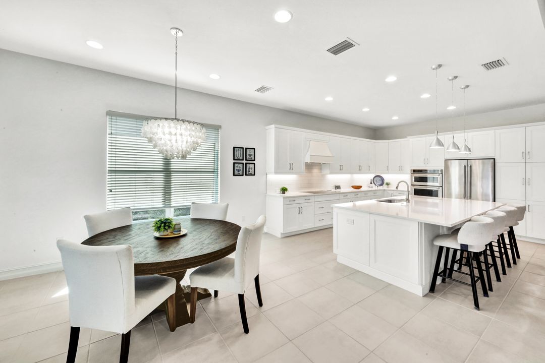 6161 Megans Bay Dr, Naples, FL 34112