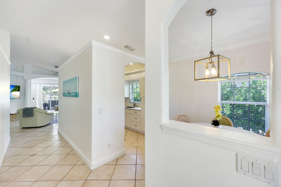 815 96th Ave N, Naples, FL 34108
