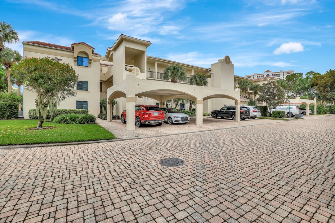 6525 Valen Way #D302, Naples, FL 34108