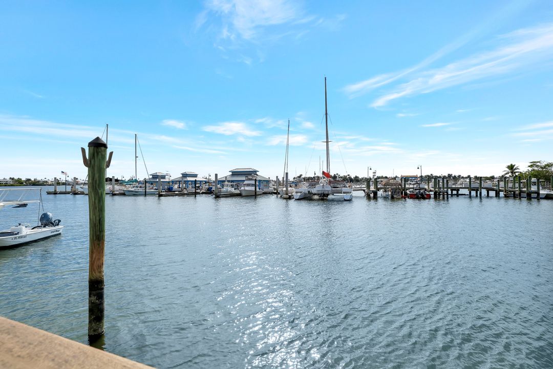 900 Broad Ave S #320, Naples, FL 34102