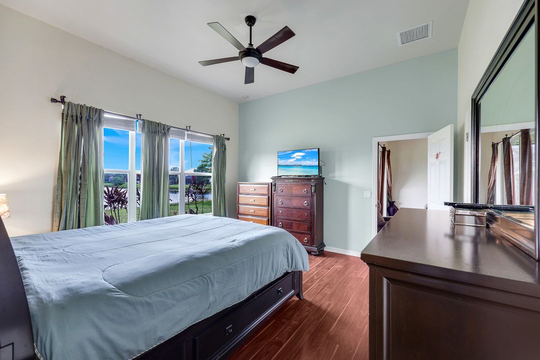 2010 Fairmont Ln, Naples, FL 34120