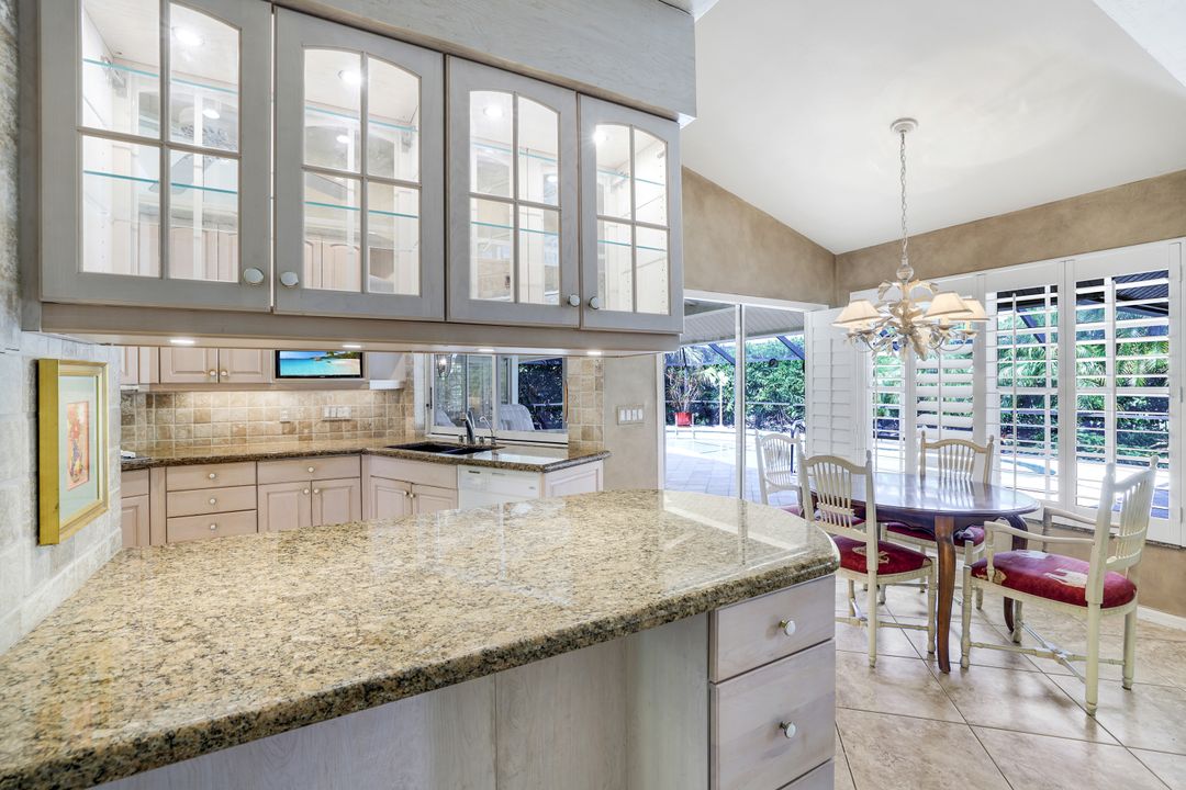 811 Pitch Apple Ln, Naples, FL 34108